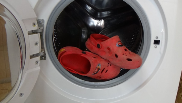 Can Crocs Go In The Washing Machine